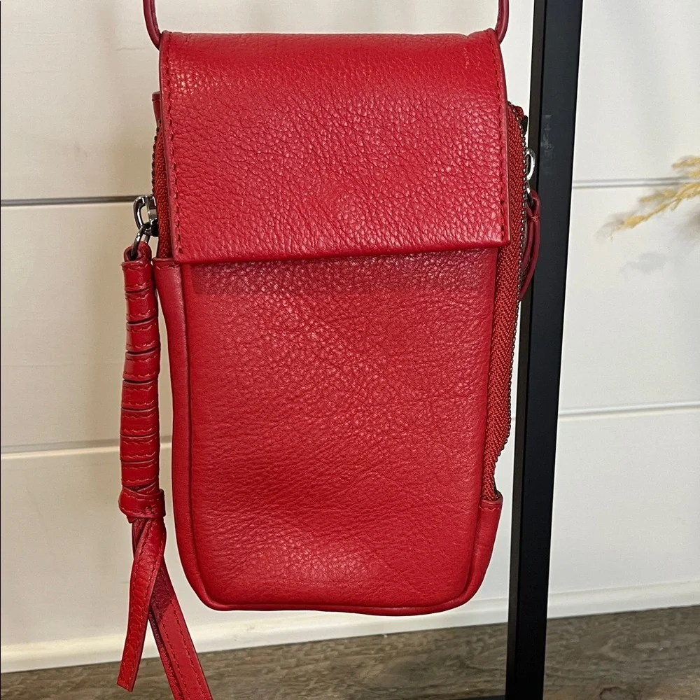 Vince Camuto Cory Sangaria Red Leather Cell Phone Wallet Crossbody Bag - Picture 3 of 14